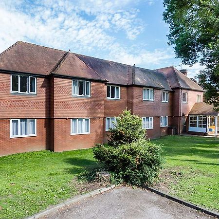 Travelodge Walton On Thames Exteriér fotografie