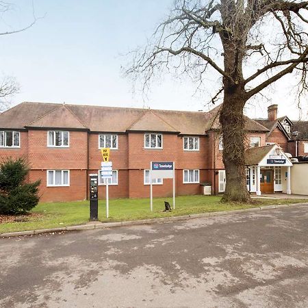Travelodge Walton On Thames Exteriér fotografie
